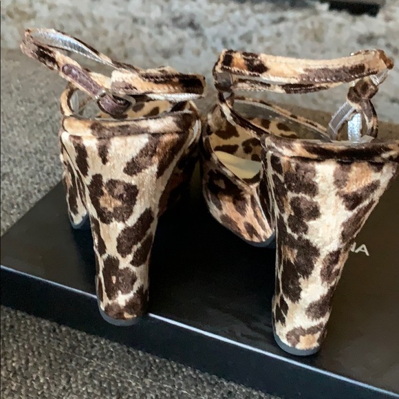 D&G mint condition shoes. Box and bag included. - Picture 4 of 5